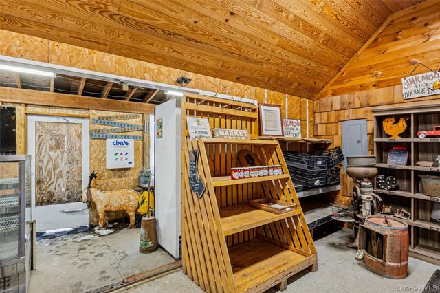 250 Main Road, Riverhead, NY 11901