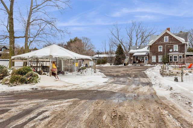 250 Main Road, Riverhead, NY 11901