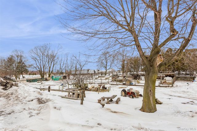 250 Main Road, Riverhead, NY 11901