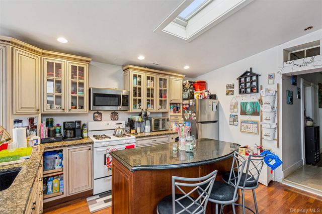 250 Main Road, Riverhead, NY 11901