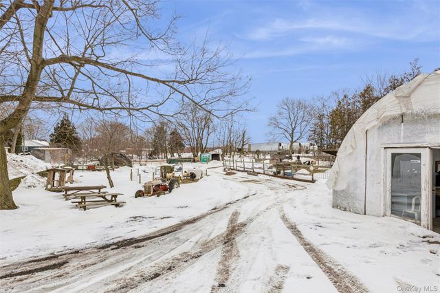 250 Main Road, Riverhead, NY 11901