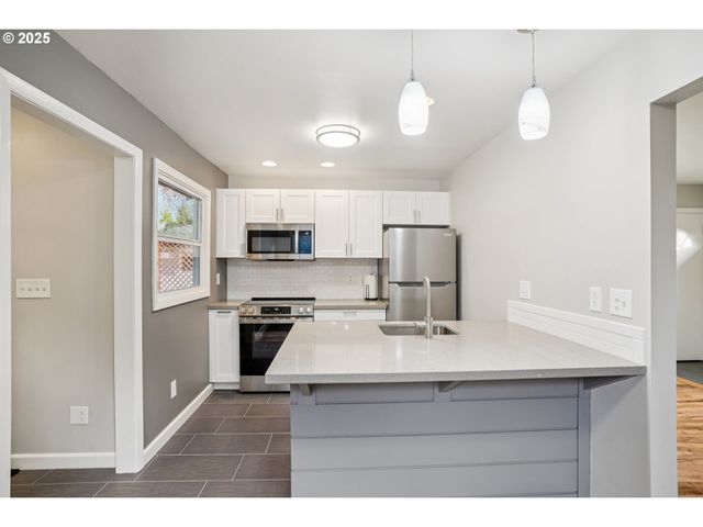 1405 Se 85TH Ave, Portland, OR 97216