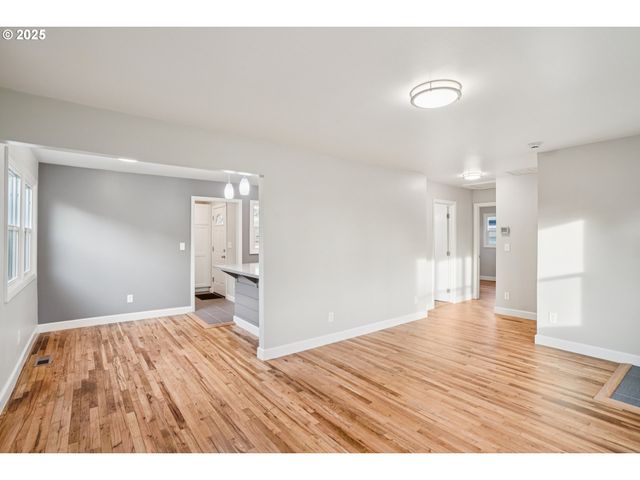 1405 Se 85TH Ave, Portland, OR 97216