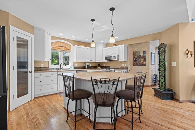 1823 W Shore DRIVE, Delafield, WI 53018
