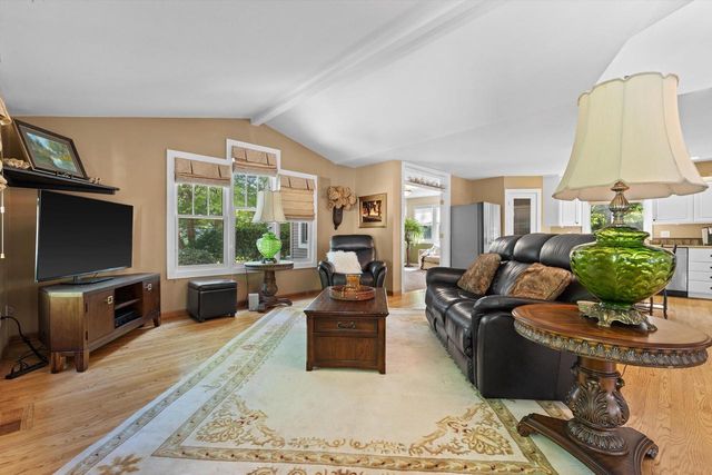 1823 W Shore DRIVE, Delafield, WI 53018