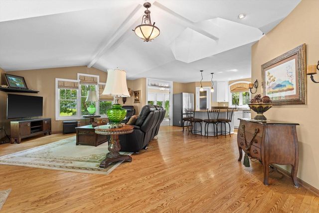 1823 W Shore DRIVE, Delafield, WI 53018