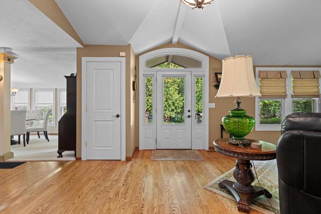 1823 W Shore DRIVE, Delafield, WI 53018