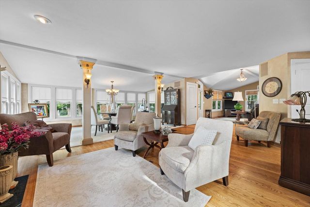 1823 W Shore DRIVE, Delafield, WI 53018