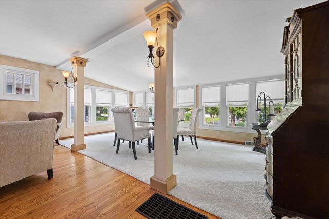 1823 W Shore DRIVE, Delafield, WI 53018