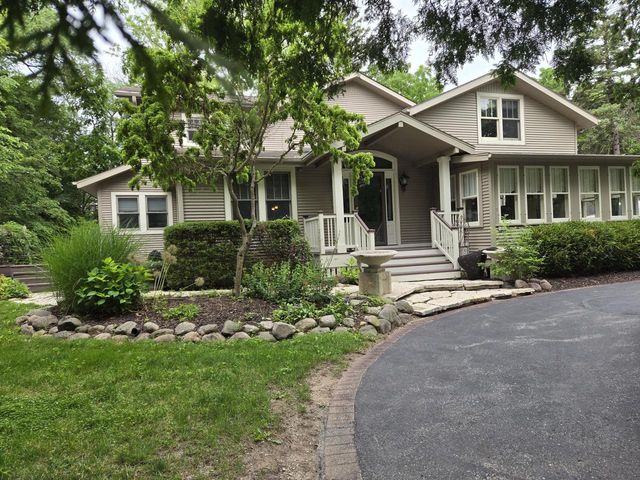 1823 W Shore DRIVE, Delafield, WI 53018