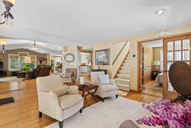 1823 W Shore DRIVE, Delafield, WI 53018