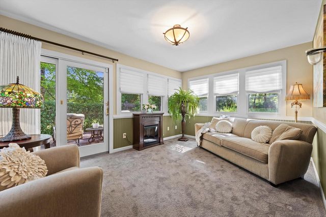 1823 W Shore DRIVE, Delafield, WI 53018