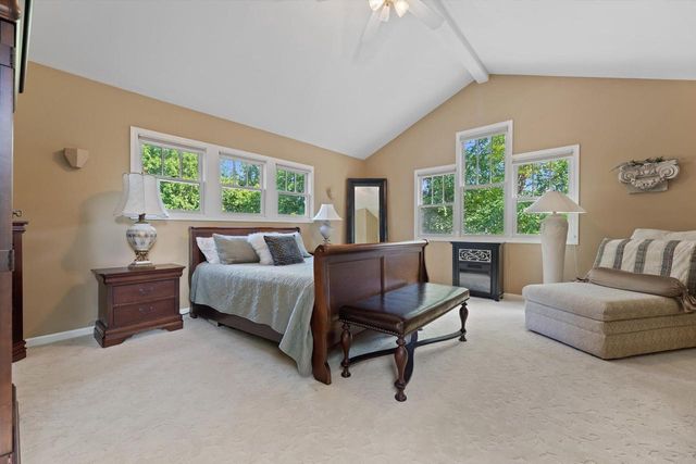1823 W Shore DRIVE, Delafield, WI 53018