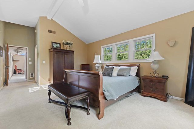 1823 W Shore DRIVE, Delafield, WI 53018
