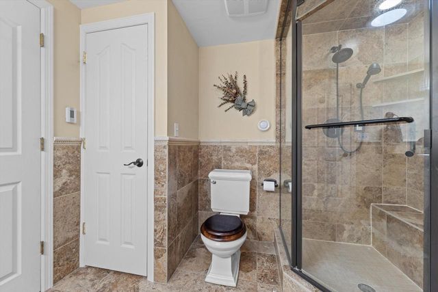 1823 W Shore DRIVE, Delafield, WI 53018