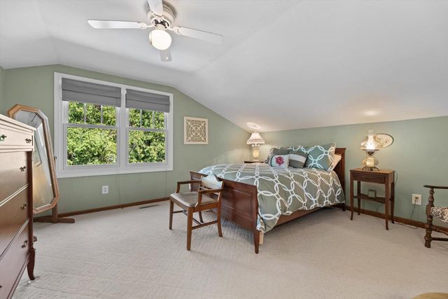 1823 W Shore DRIVE, Delafield, WI 53018