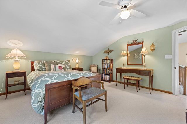 1823 W Shore DRIVE, Delafield, WI 53018