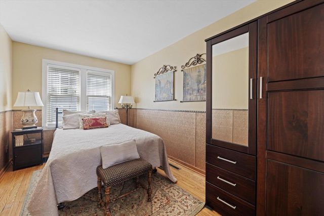1823 W Shore DRIVE, Delafield, WI 53018