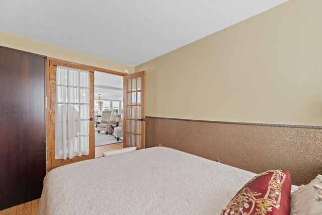 1823 W Shore DRIVE, Delafield, WI 53018