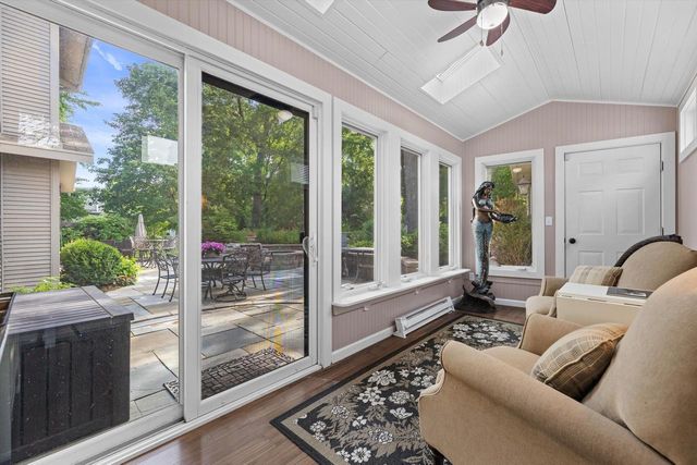 1823 W Shore DRIVE, Delafield, WI 53018