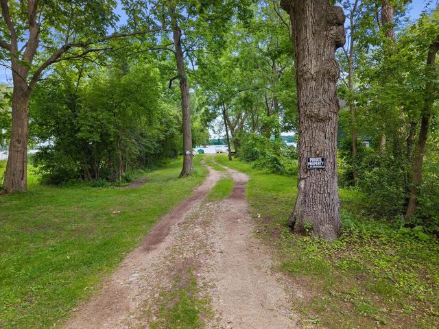 1823 W Shore DRIVE, Delafield, WI 53018