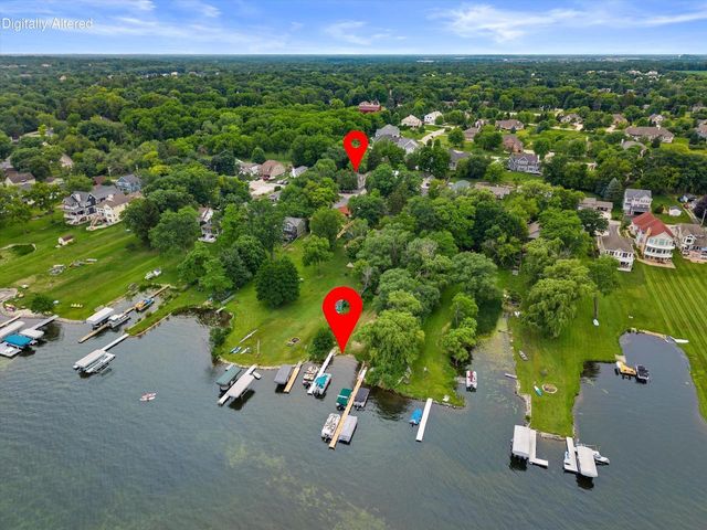 1823 W Shore DRIVE, Delafield, WI 53018