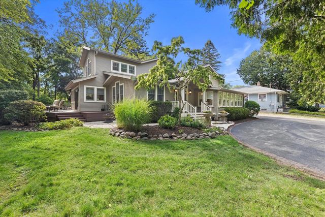 1823 W Shore DRIVE, Delafield, WI 53018