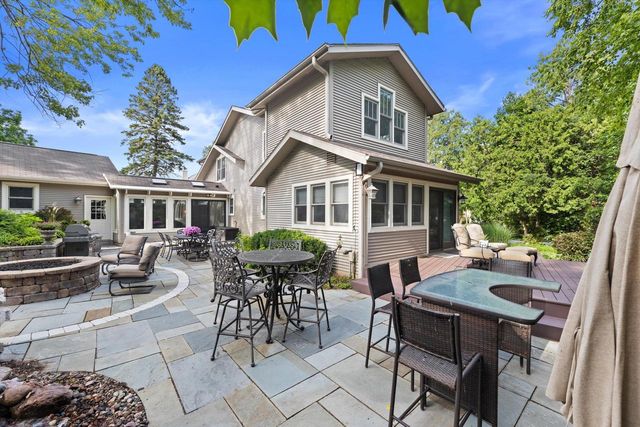 1823 W Shore DRIVE, Delafield, WI 53018