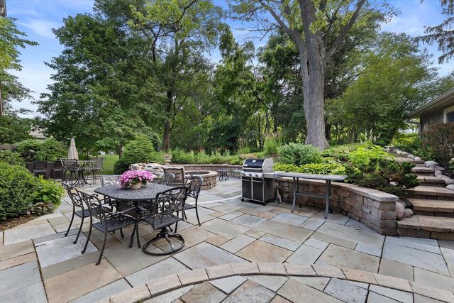 1823 W Shore DRIVE, Delafield, WI 53018