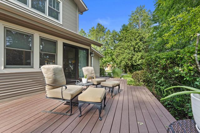 1823 W Shore DRIVE, Delafield, WI 53018