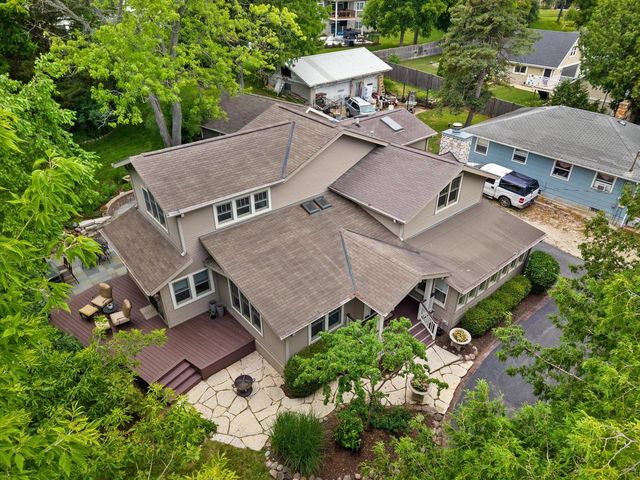 1823 W Shore DRIVE, Delafield, WI 53018