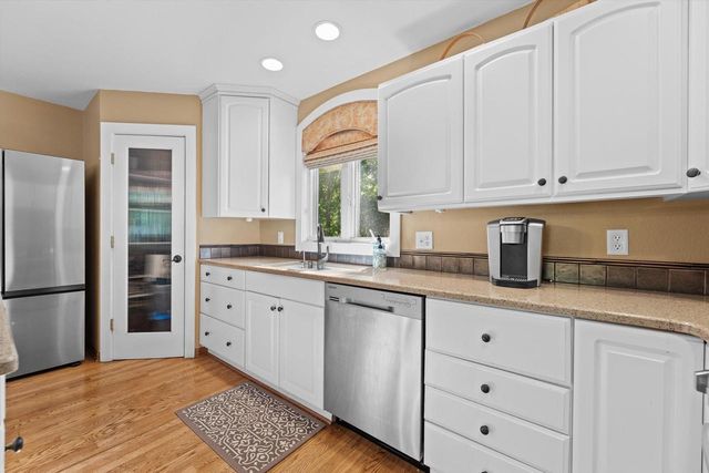 1823 W Shore DRIVE, Delafield, WI 53018
