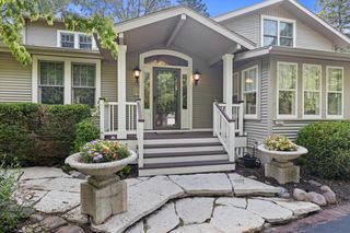1823 W Shore DRIVE, Delafield, WI 53018