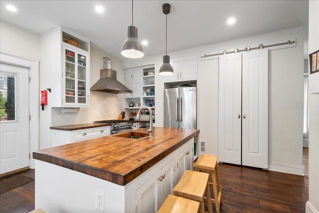 1621 Florence Avenue, Evanston, IL 60201