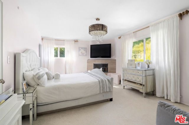 9767 Apricot Lane, Beverly Hills, CA 90210