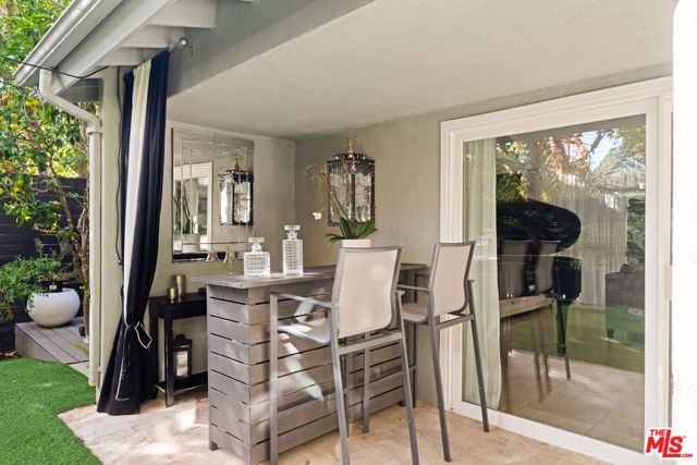 9767 Apricot Lane, Beverly Hills, CA 90210