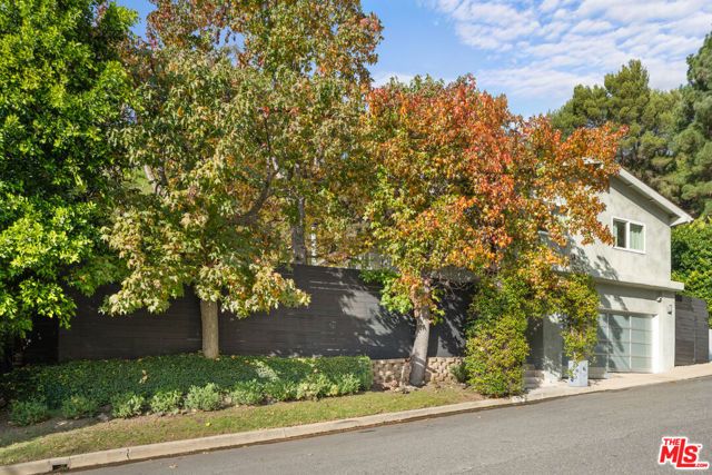 9767 Apricot Lane, Beverly Hills, CA 90210