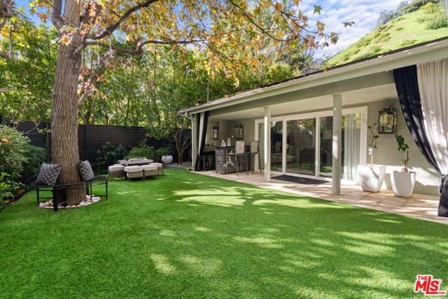 9767 Apricot Lane, Beverly Hills, CA 90210