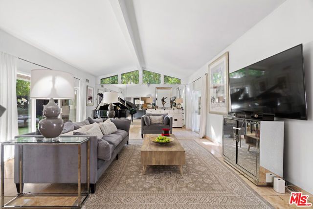 9767 Apricot Lane, Beverly Hills, CA 90210