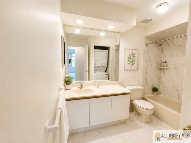 88 Crosspointe Drive 88, East Brunswick, NJ 08816