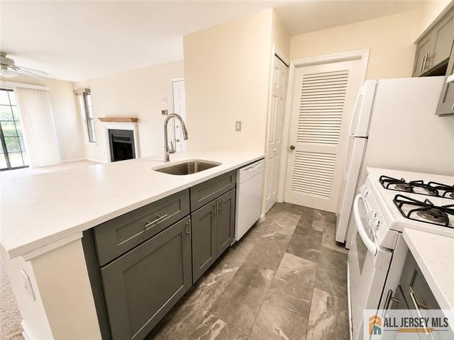 88 Crosspointe Drive 88, East Brunswick, NJ 08816