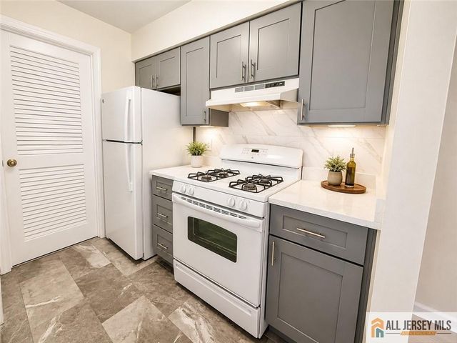88 Crosspointe Drive 88, East Brunswick, NJ 08816