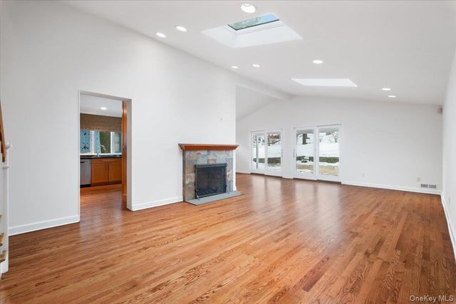 9 Tanglewood Road, Scarsdale, NY 10583