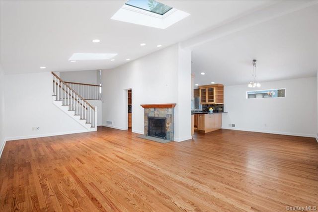 9 Tanglewood Road, Scarsdale, NY 10583