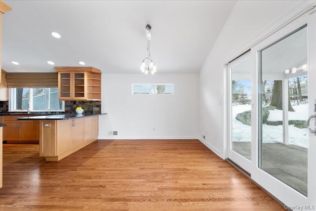 9 Tanglewood Road, Scarsdale, NY 10583