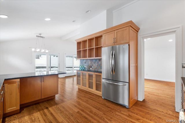 9 Tanglewood Road, Scarsdale, NY 10583