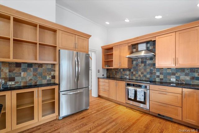 9 Tanglewood Road, Scarsdale, NY 10583