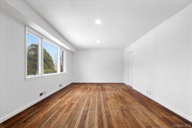 9 Tanglewood Road, Scarsdale, NY 10583