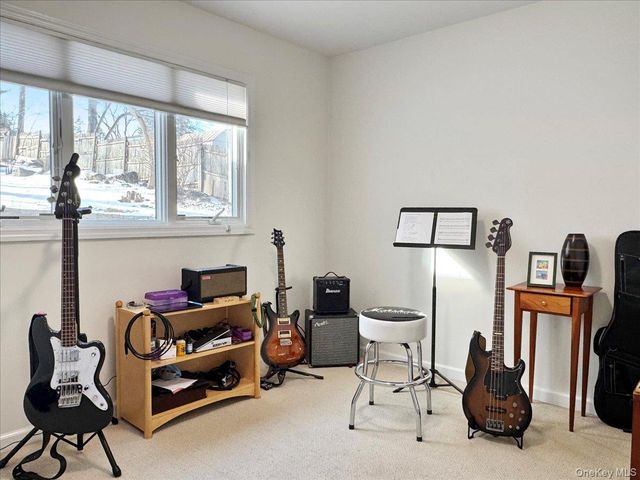 9 Tanglewood Road, Scarsdale, NY 10583