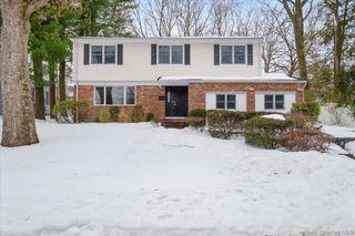 9 Tanglewood Road, Scarsdale, NY 10583